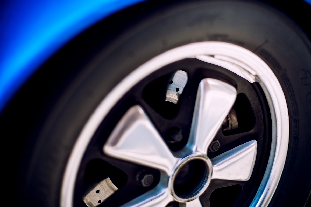 Cross Drilled Rotors behind classic Porsche polished Fuchs