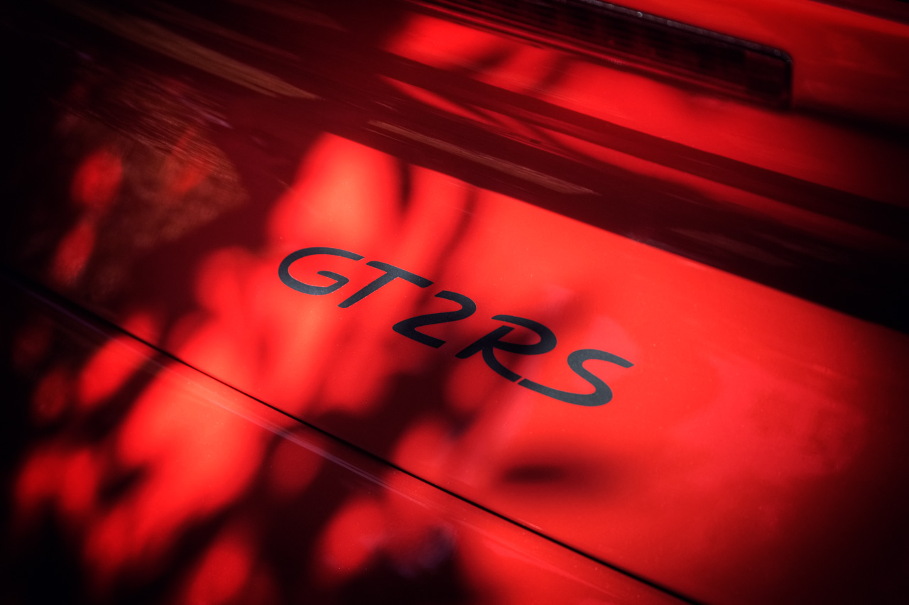 Porsche GT2 RS Boot car photo from Burbbble
